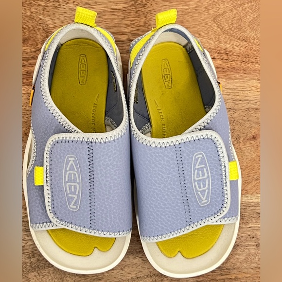 KEEN Girl Sandals - Picture 5 of 8